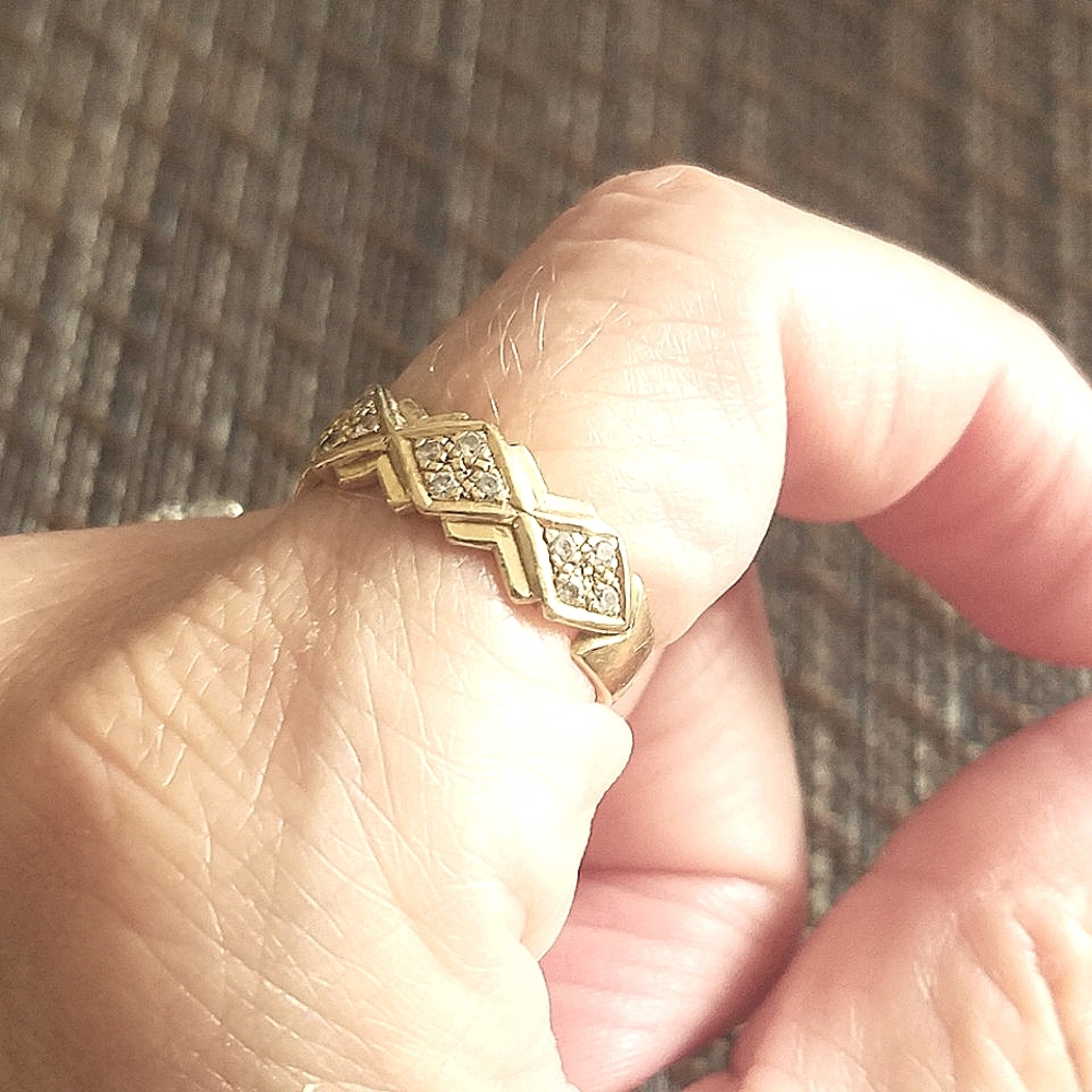 Beautiful 14k solid gold band ring w/diamonds Melisa's Finally yours